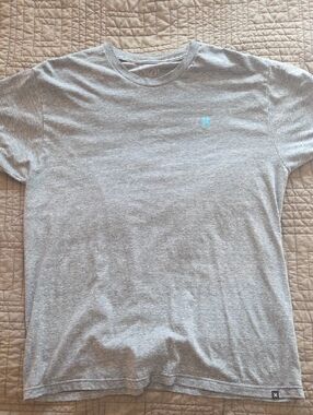 Hurley Men's Light Grey Crew Tee with Small Teal Logo